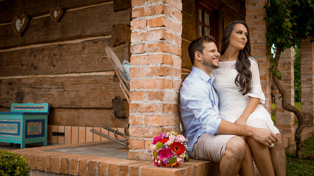 Ensaio maravilhoso de noivos realizado na Chácara das Graças em Curitiba e Araucária. Noivos lindos e felizes para o ensaio. Casamento perfeito, fotos perfeitas, ensaio perfeito. Michel Druziki Fotografia de casamentos no Brasil e Exterior