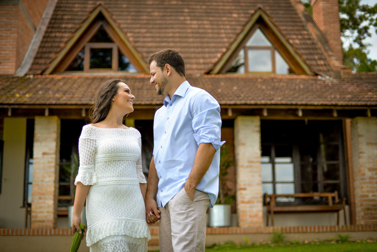 Ensaio maravilhoso de noivos realizado na Chácara das Graças em Curitiba e Araucária. Noivos lindos e felizes para o ensaio. Casamento perfeito, fotos perfeitas, ensaio perfeito. Michel Druziki Fotografia de casamentos no Brasil e Exterior