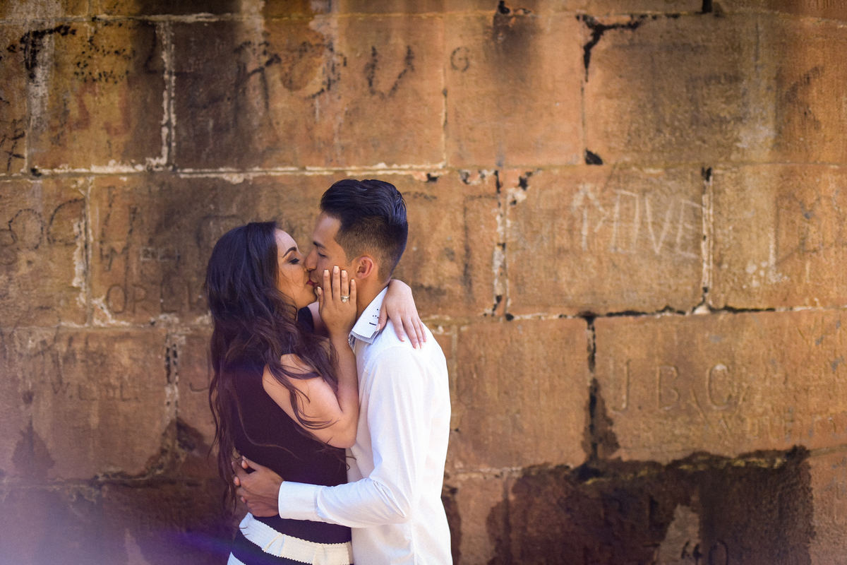 Ensaio de pre wedding do lindo casal Priscila e Alisson, fotografado no recanto dos papagaios e Witmarsum, pelo fotógrafo de ensaios e casamento em Campo Largo e Curitiba, Michel Druziki. Casal se beijando