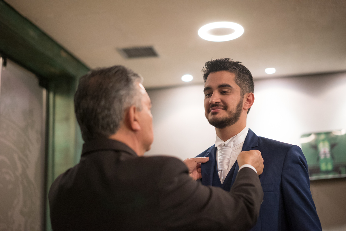 making of da noiva pelo melhor fotografo de casamento do brasil michel druziki noivo anjo gravata arrumada