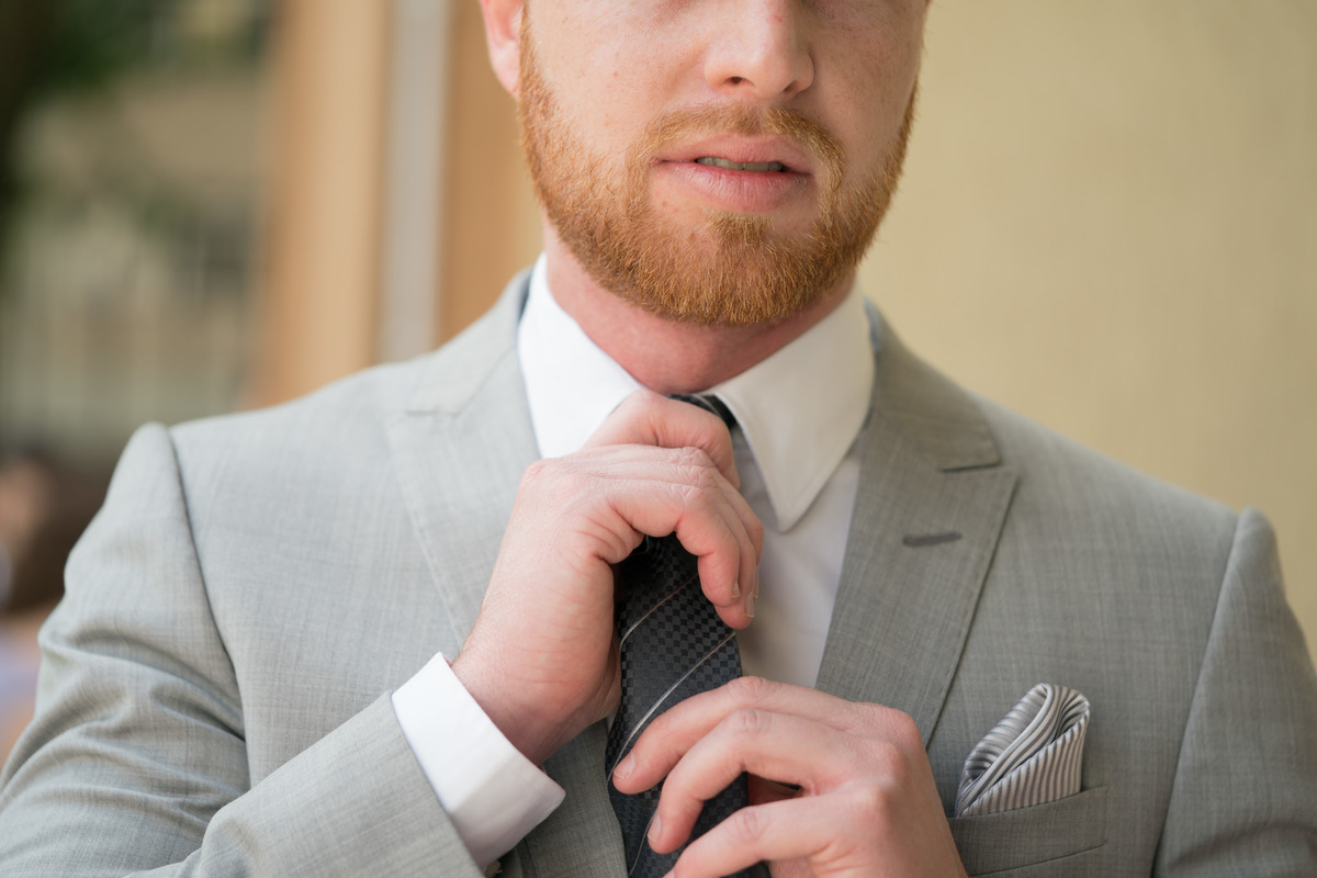 noivo arrumando gravata casamento em curitiba casamento campo largo casamento