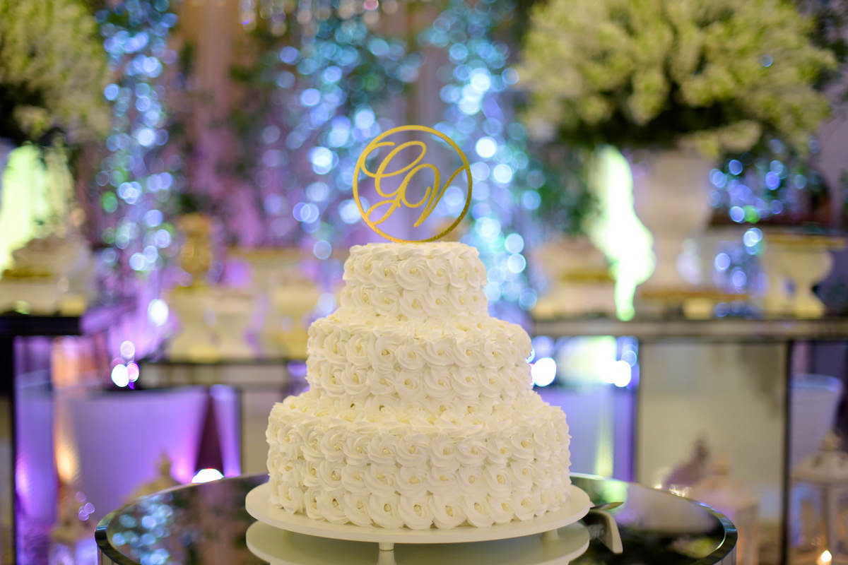  O fotógrafo de casamentos Michel Druziki, fotografou o casamento lindo do casal Gisele e Vinícius na cidade de Campo Largo. Bolo de casamento
