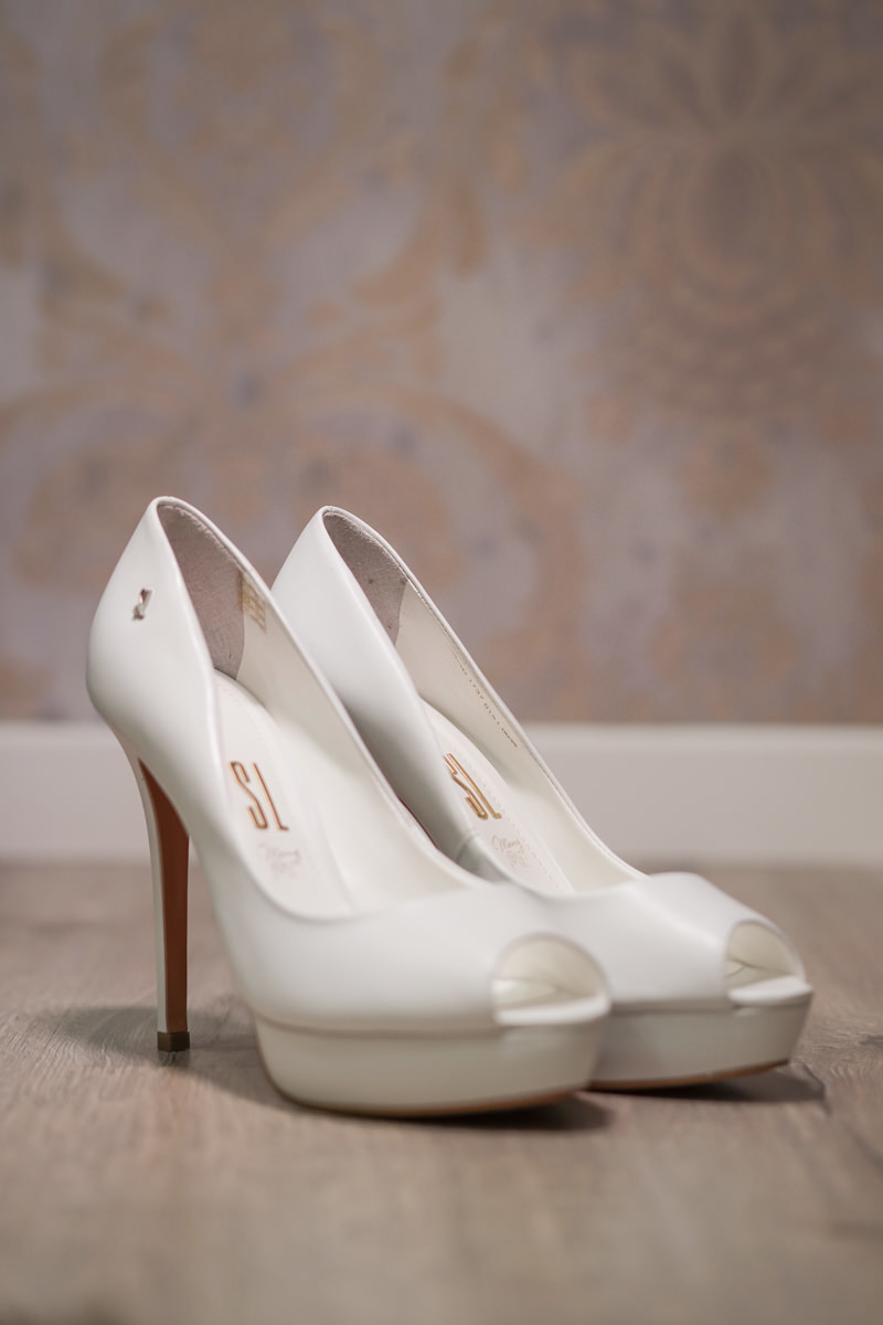  O fotógrafo de casamentos Michel Druziki em Campo Largo e Curitiba, fotografou making of da noiva Gisele. Sapatos da noiva