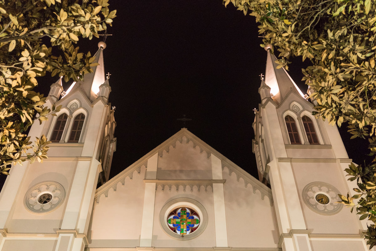 Making of no salão Camaleão cabelo e estética, do lindo casamento da Camila e Guto, fotografado pelo fotógrafo de casamentos em Campo Largo e Curitiba, Michel Druziki. 
Igreja Matriz de Campo Largo