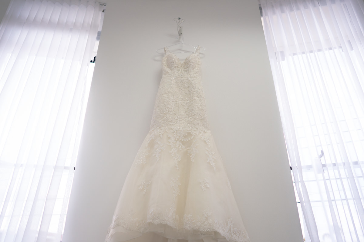 Making of no salão Camaleão cabelo e estética, do casamento lindo da Thauana e Lucas, fotografado pelo fotógrafo de casamentos em Campo Largo e Curitiba, Michel Druziki. Vestido de Noiva