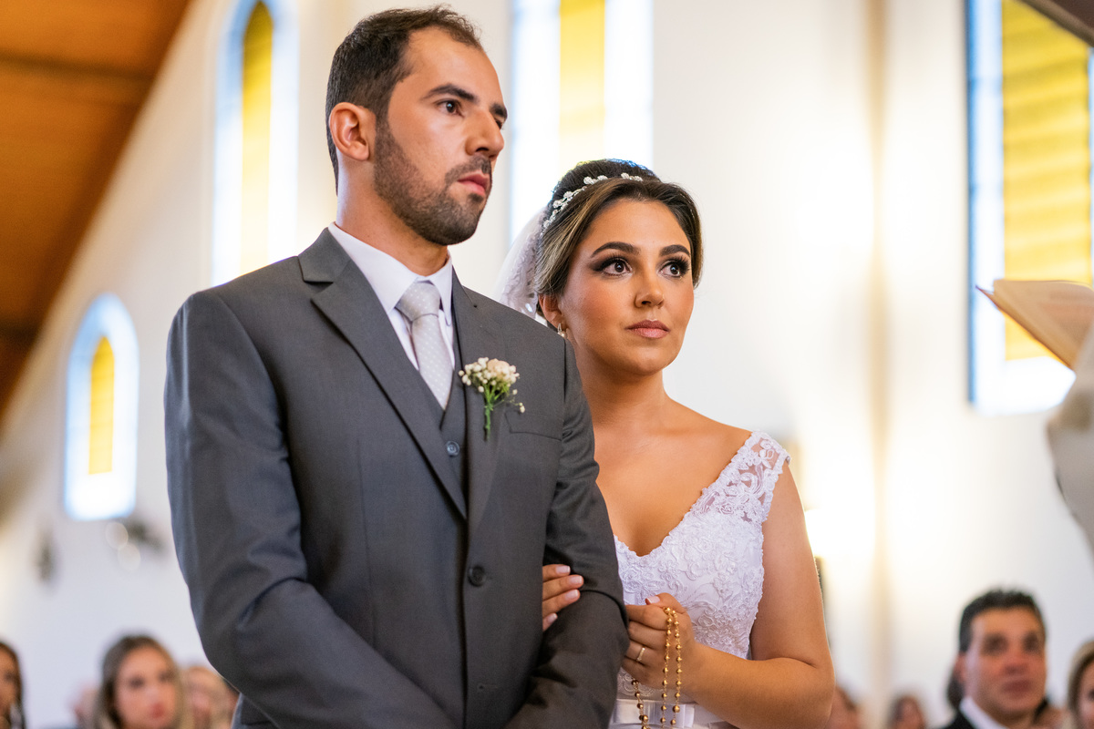 O fotógrafo de casamentos em Campo Largo e Curitiba, Michel Druziki fotografou o casal Debora e Alex Almeida, numa cerimônia cheia de emoção, na igreja São Pedro e São Paulo, em Campo Largo. Noivos durante a cerimônia.