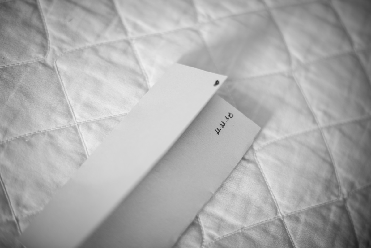 Making of no hotel, feito pelo fotógrafo de casamentos em Campo Largo e Curitiba, Michel Druziki. Casamento Daniela e Paulo, em Curitiba. Carta escrita à mão da noiva para o noivo.