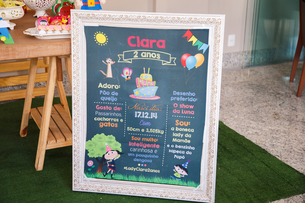 Chalkboard como decoração em um aniversário infantil de 2 anos no tema Show da Luna.