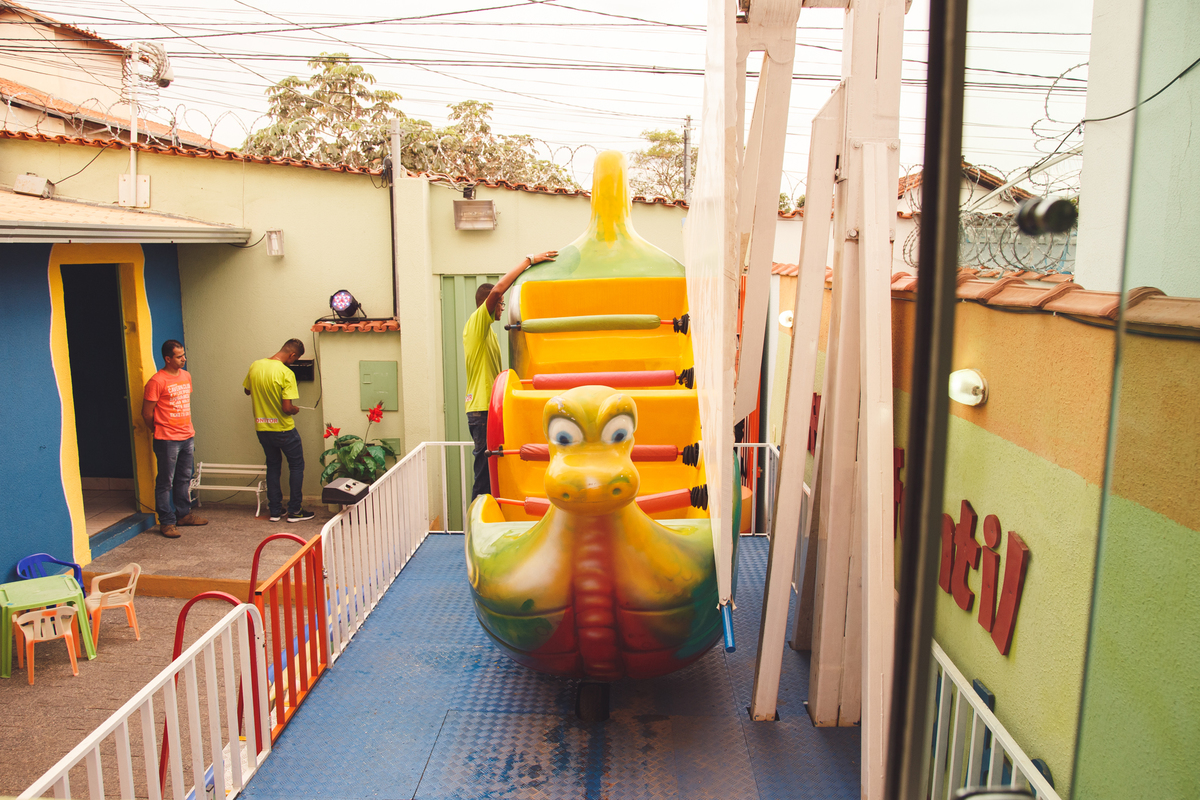 Brinquedo da área externa do buffet de aniversário infantil.