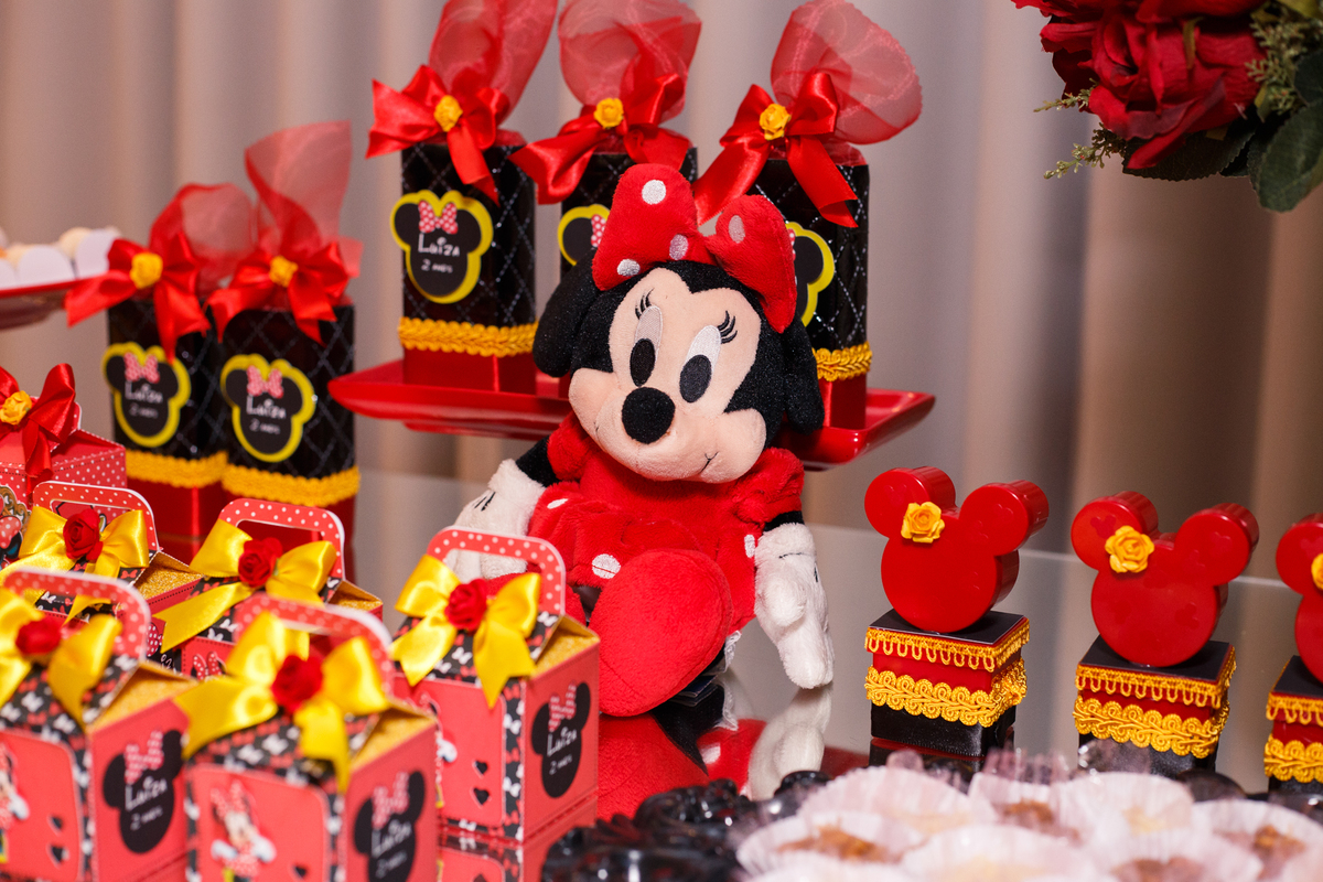 Decoração aniversário infantil mesa do bolo, Minnie vermelha, detalhes da decoração.