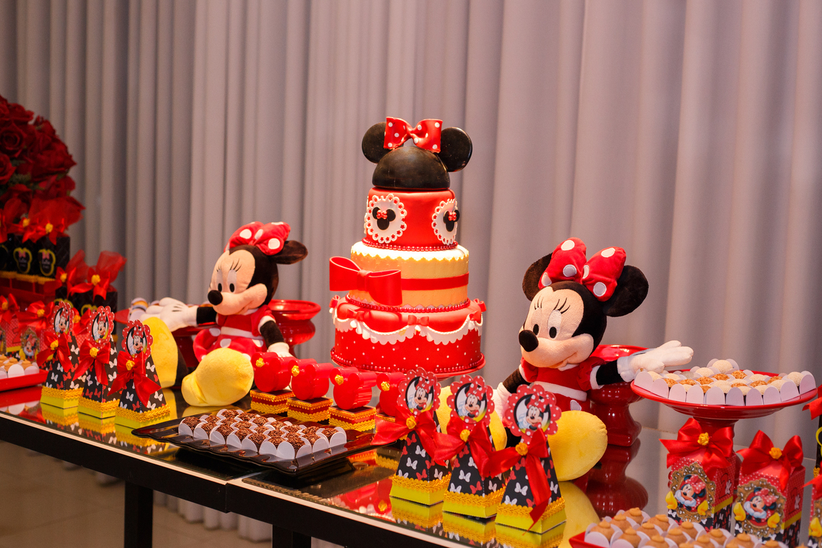 Decoração aniversário infantil mesa do bolo, Minnie vermelha.