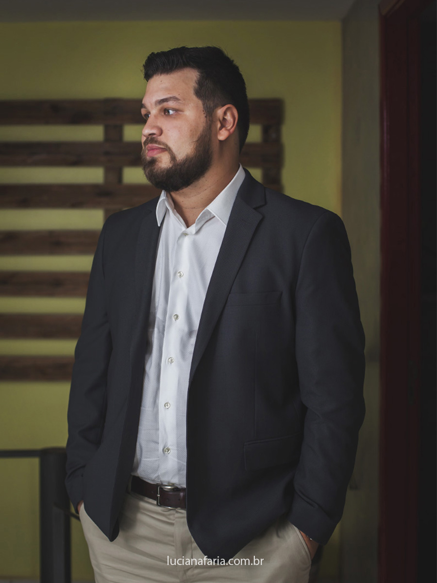 antes do casamento fotos do noivo pronto para casar fotografado pela fotografa de casamento luciana faria