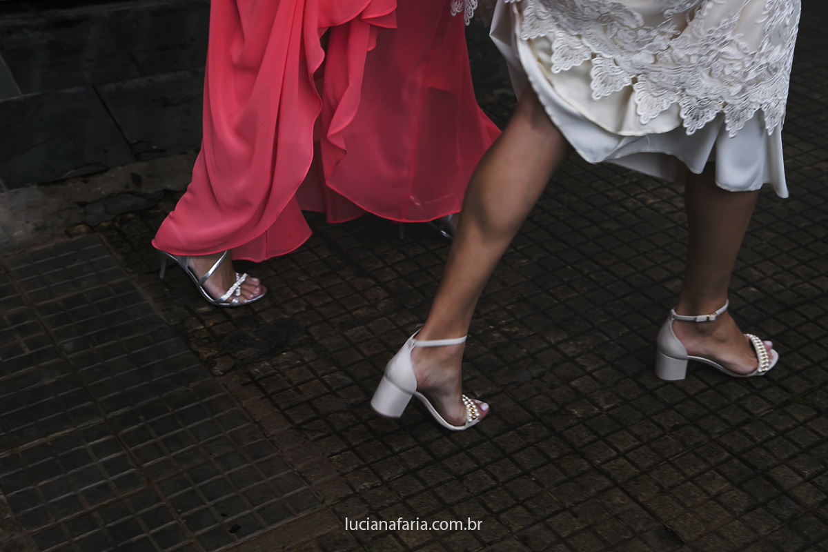 sapato da noiva em foto linda de luciana faria fotografias de casamento