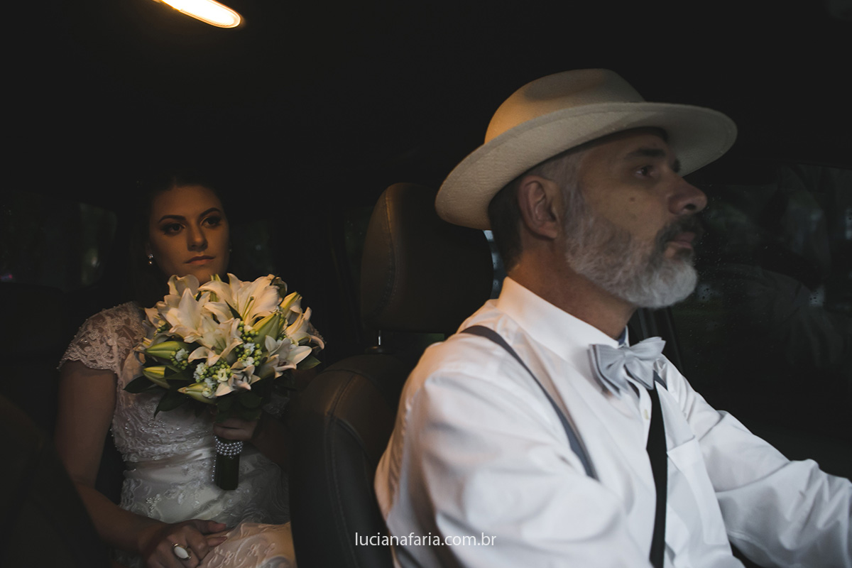 pai busca noiva no salão para o casamento