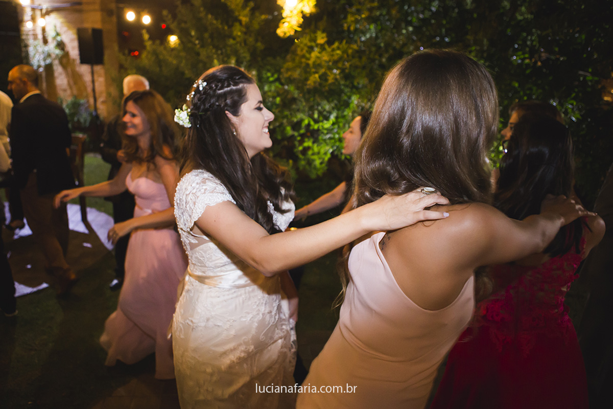 trem bala na festa do casamento registrado pela fotografa luciana faria de minas gerais