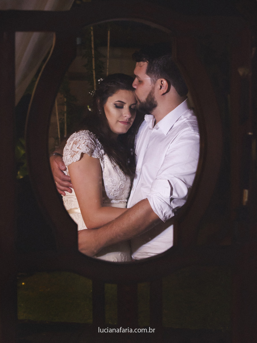 fotografia na frente do espelho da familia da noiva fotos da fotografa luciana faria em poços de caldas