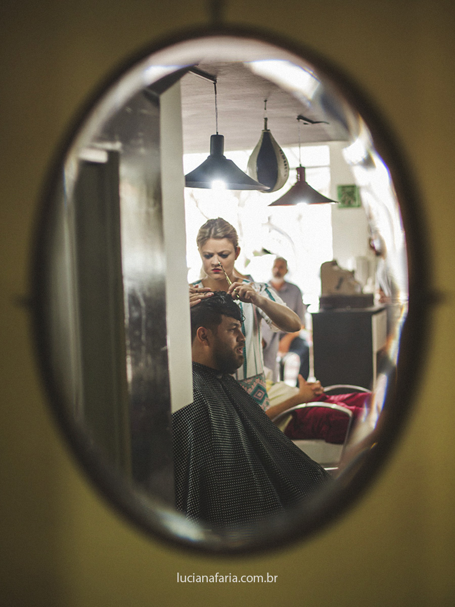 noivo na barbearia em poços de caldas mg fotografias de luciana faria