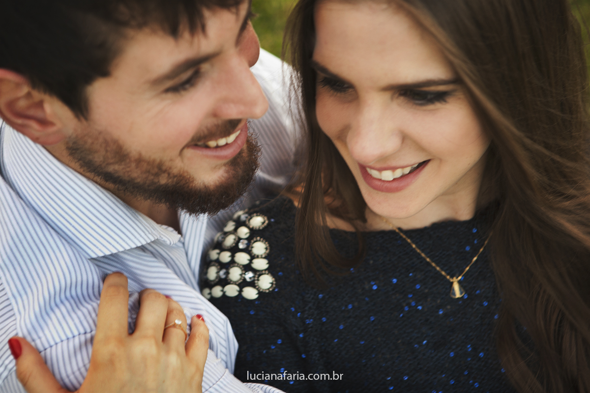 chegando o dia do casamento o casal de noivos faz book para decorar a festa