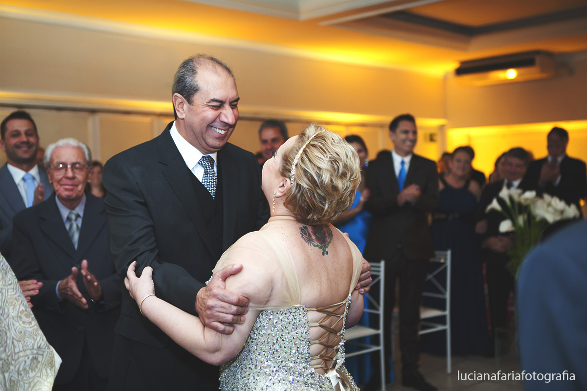 olhar do noivo, noiva, momentos, felicidade, família da noiva, fotografia de amor, wedding, casamento, vestida de noiva