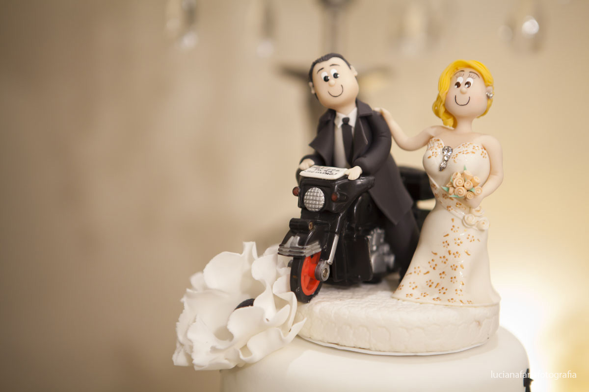 bolo, topo do bolo, noivinhos do bolo, bolo lindo, decoração, felicidade, fotografia do casamento, foto do bolo