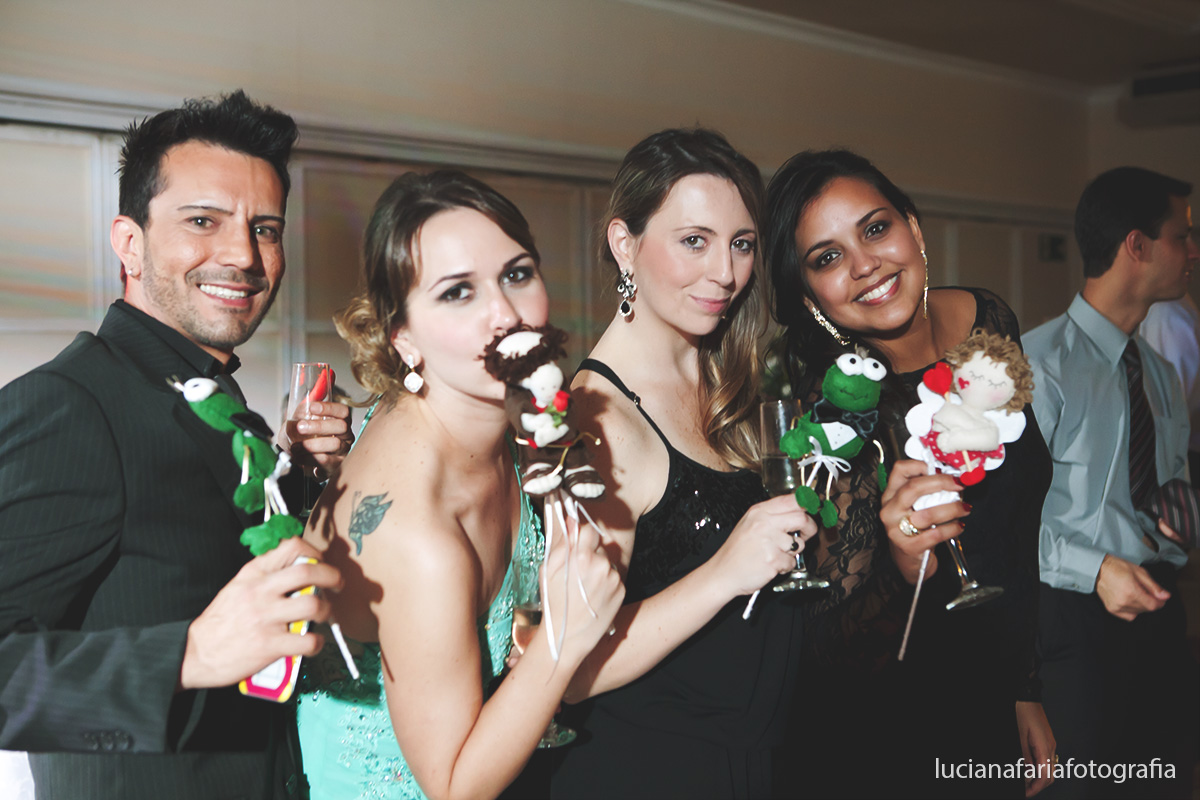 quem pegou o buque, buque da noiva, jogar buque, sapo, santo antônio, festa, hora do buquê, fotos a hora do buquê