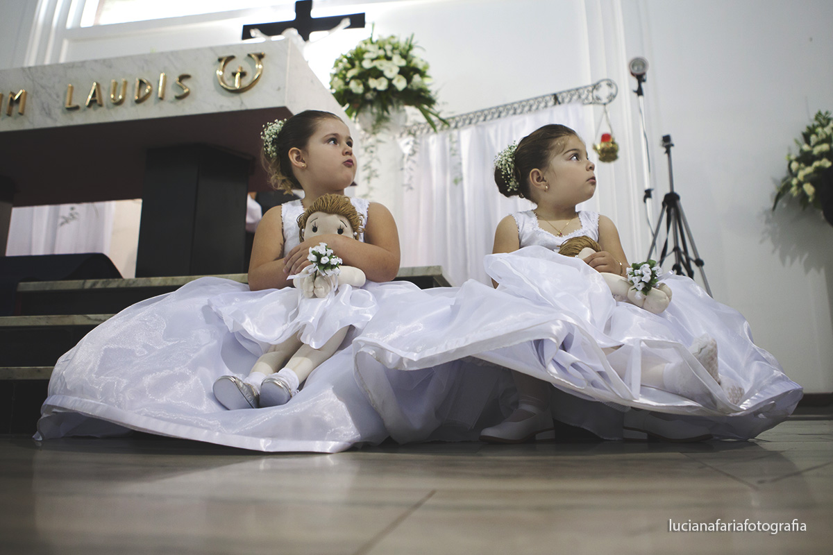 daminhas, boneca da daminha, bonequinha, meninas, dama, casamento, casando os noivos, sentadas no altar