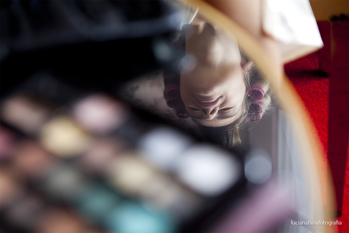 noiva, maquiagem de noiva, making of de casamento, cabelo de noiva, hora de arrumar, roupão,  casamento, weddin, reflexo, paleta de maquiagem