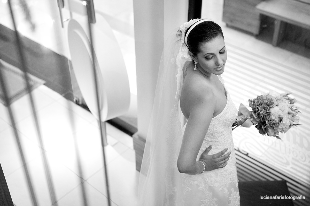 noiva, maquiagem de noiva, making of de casamento, cabelo de noiva, hora de arrumar, mantilha, flor no cabelo, noiva, casamento, wedding