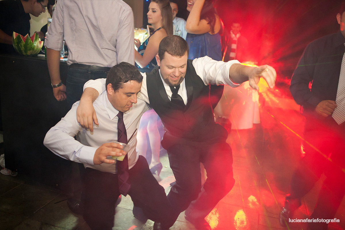 festa, dança, recepção, noivos dançando, balada, musica, dj, festa, slão, decoração, cerimonial, vestido da noiva, luz do salão, iluminação do casamento