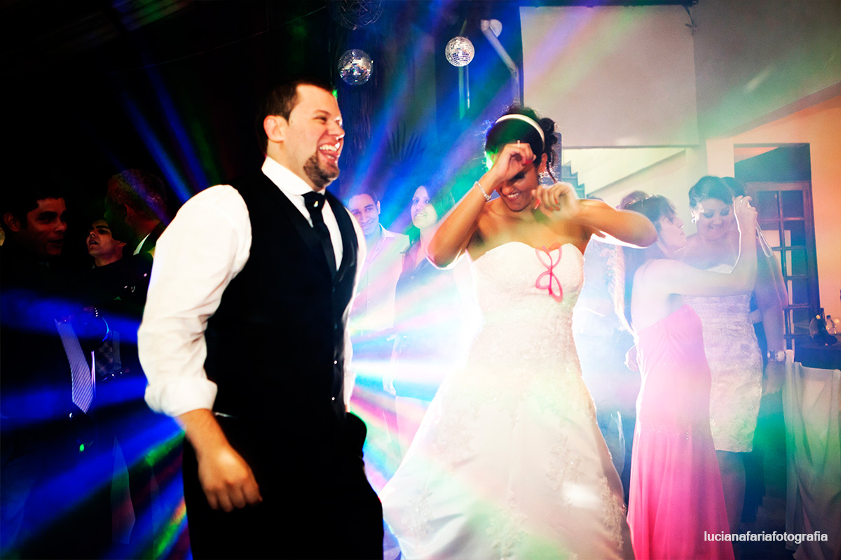 festa, dança, recepção, noivos dançando, balada, musica, dj, festa, slão, decoração, cerimonial, vestido da noiva, luz do salão, iluminação do casamento, brindes