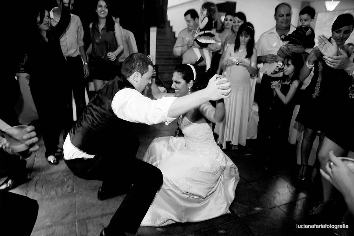 recepção, noivos dançando, balada, musica, dj, festa, slão, decoração, cerimonial, vestido da noiva