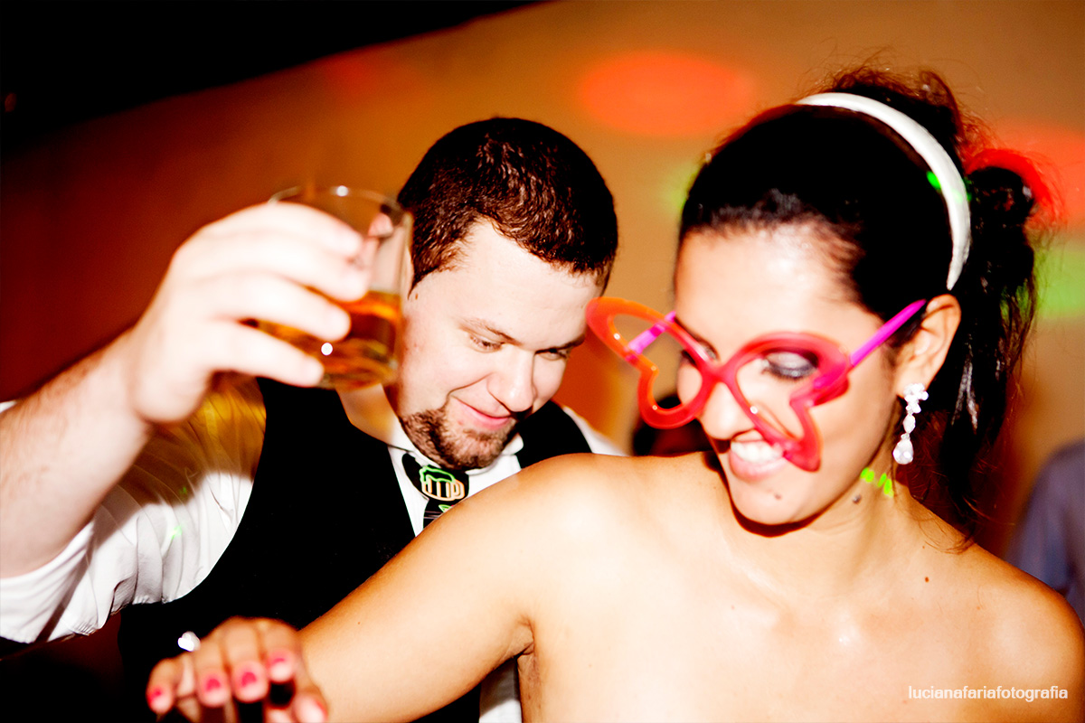 festa, dança, recepção, noivos dançando, balada, musica, dj, festa, slão, decoração, cerimonial, vestido da noiva, luz do salão, iluminação do casamento, brindes