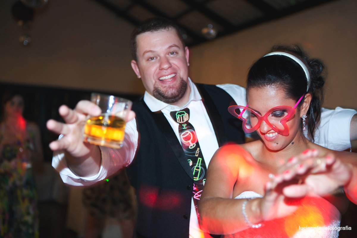 festa, dança, recepção, noivos dançando, balada, musica, dj, festa, slão, decoração, cerimonial, vestido da noiva, luz do salão, iluminação do casamento, brindes