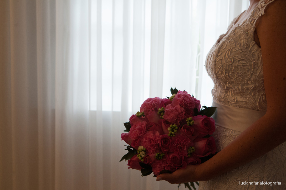 buquê, buquê de rosas, flores, casamento, salão de cabeleireiros, making of, dia da noiva, vestido, casamento