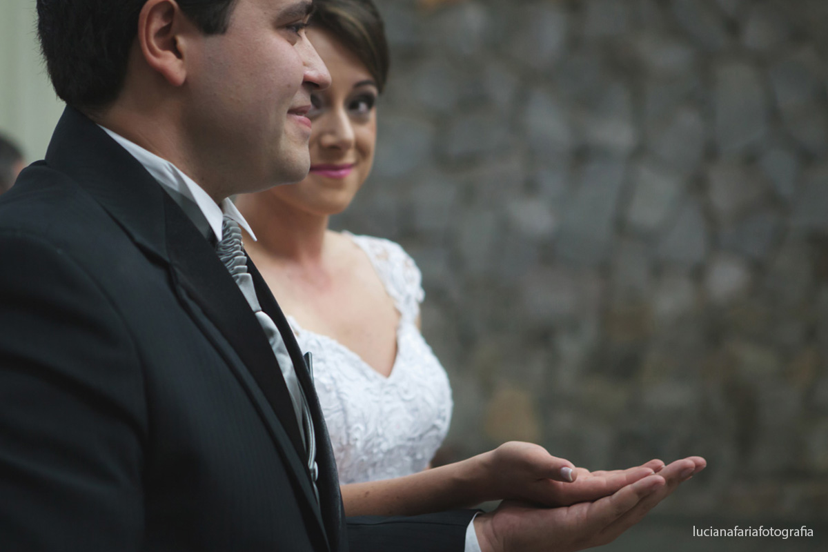 noivos, casal de noivos, cabelo, flor, religioso, cerimônia, noiva, cerimonial, decoração,igreja, nervosismo, wedding, casamento, grande dia, alianças