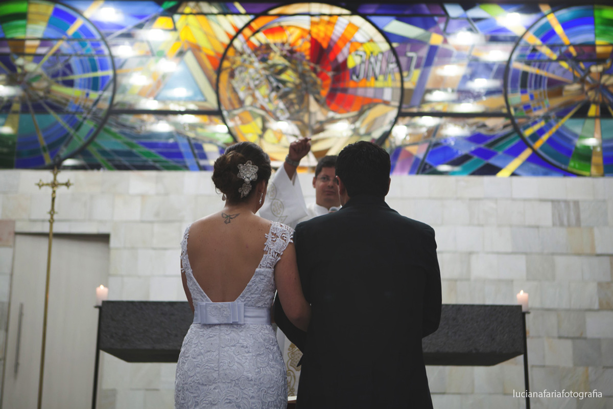 benção dos noivos, igreja, vidral, costas, casamento, cerimonial, decoração, flores, wedding