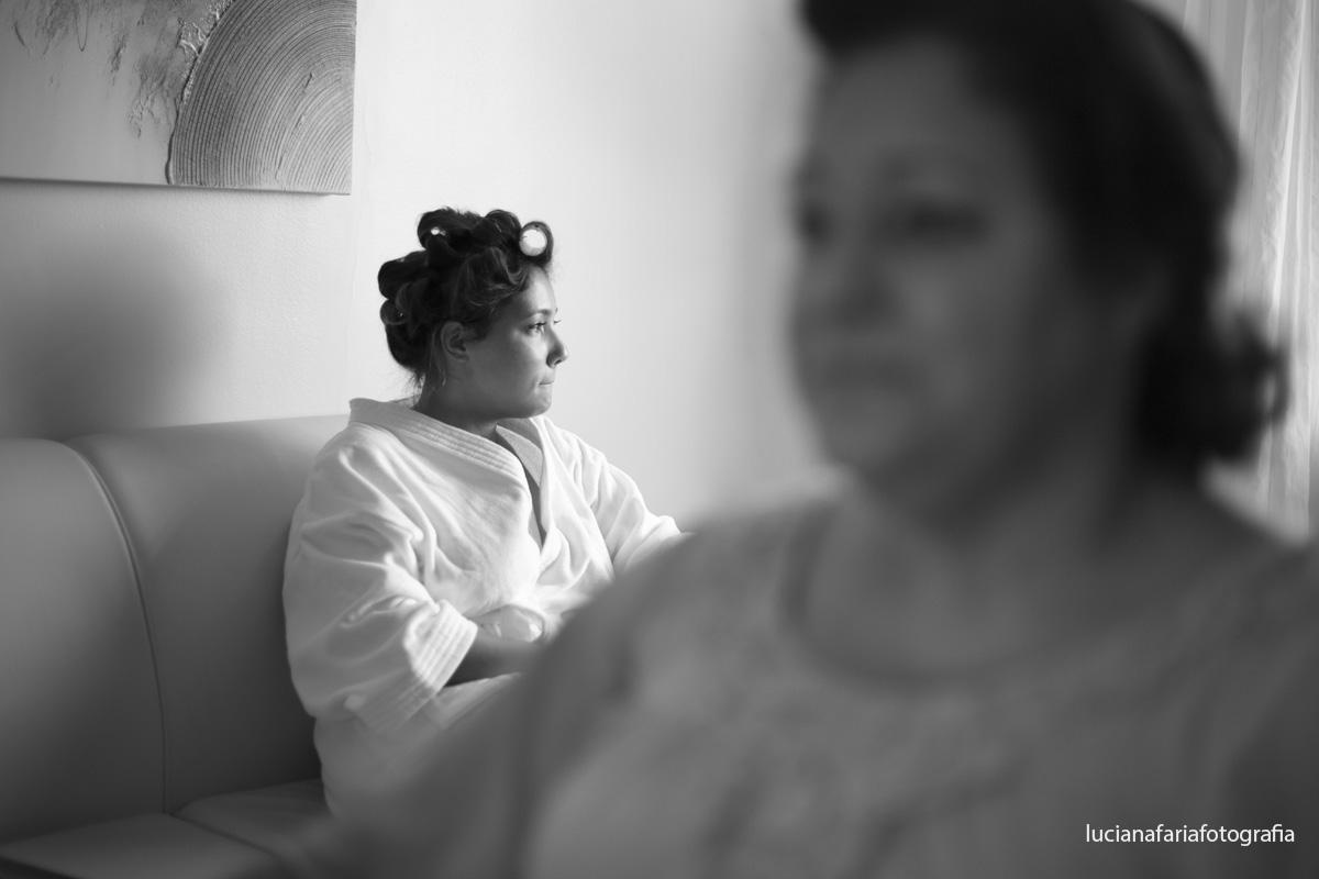 noiva, pensativa, making of, mãe da noiva, se arrumando no hotel, casamento, grande dia, fotografia, momentos, dia feliz,