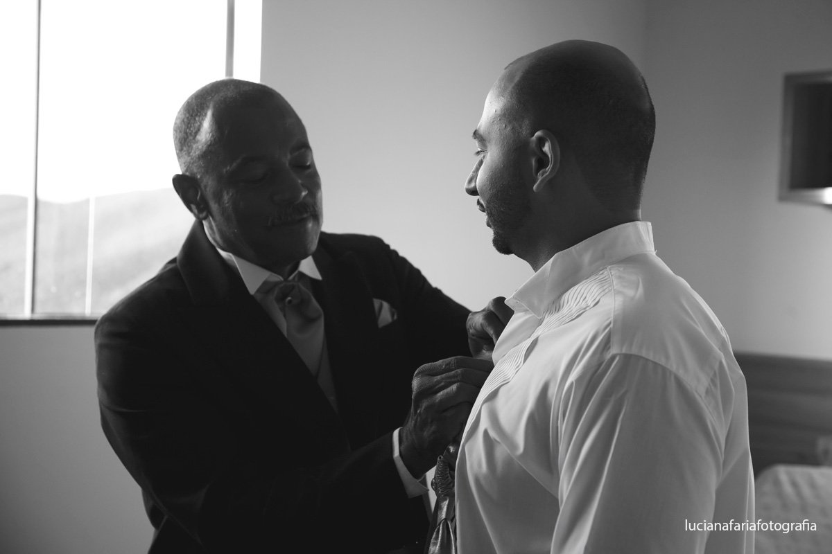 pai do noivo, arrumando noivo, terno do pai, making of noivo, casar, dia do noivo, casamento, noivo, noivo no hotel, grande dia