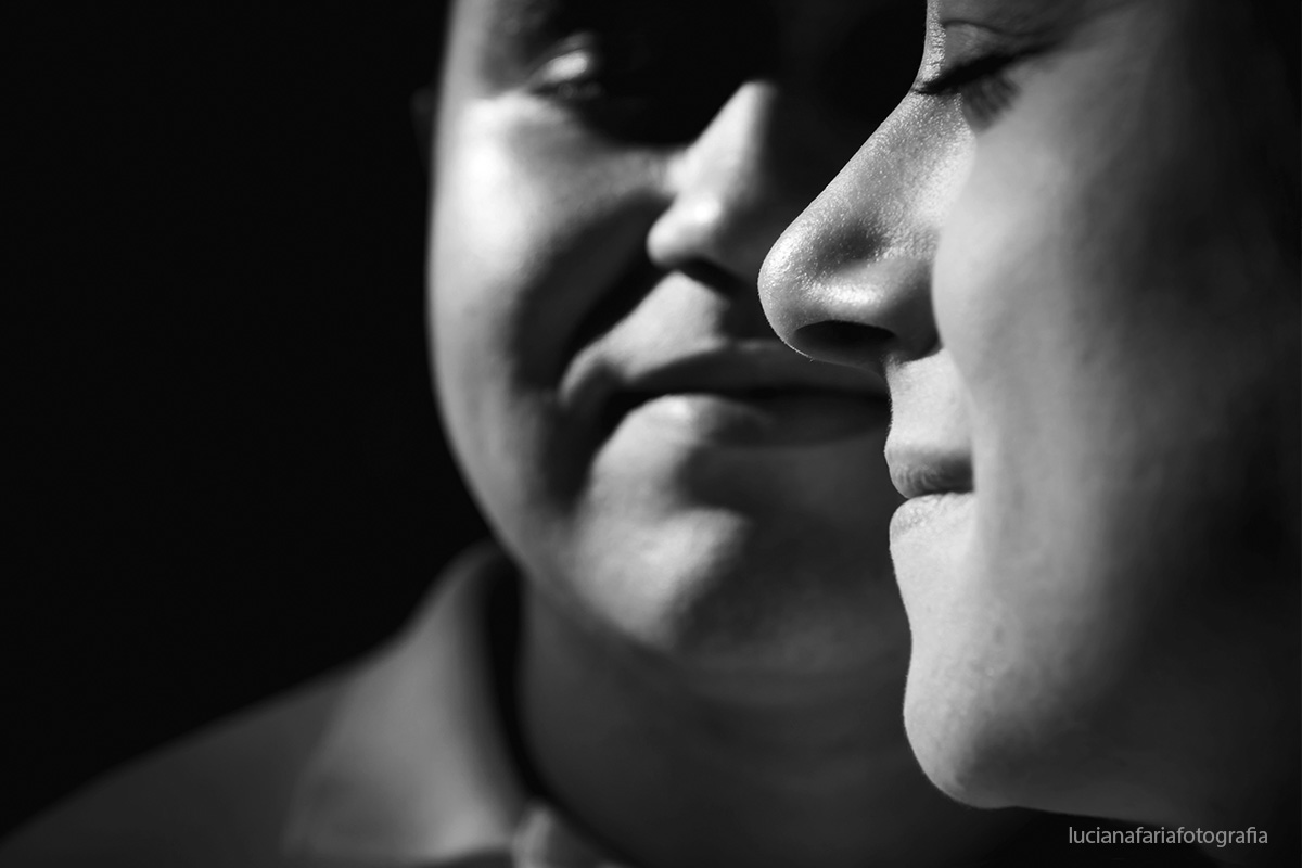 reflexos dos noivos, noivos, ensaio casal, retratos dos noivos, ensaio, interno,  thermas poços de caldas, luz natural, fim de tarde, amor, pré-casamento, cerimonial, casamento, pré wedding