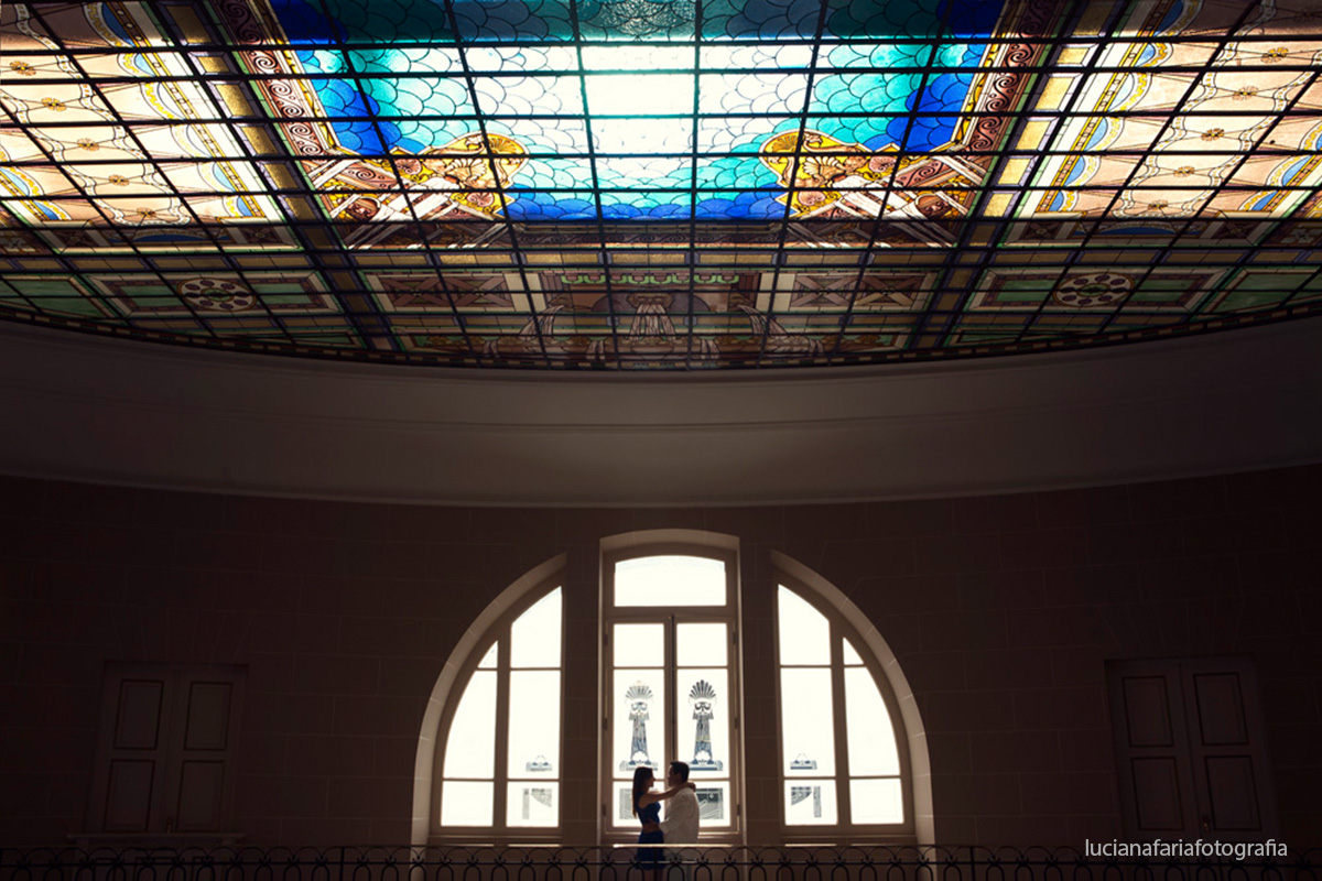 reflexos dos noivos, noivos, ensaio casal, retratos dos noivos, ensaio, interno,  thermas poços de caldas, luz natural, fim de tarde, amor, pré-casamento, cerimonial, casamento, pré wedding