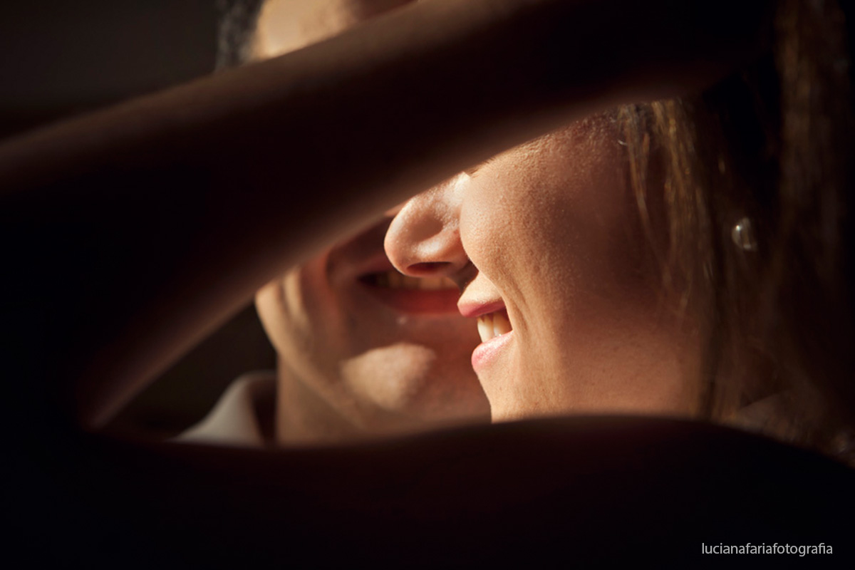 reflexos dos noivos, noivos, ensaio casal, retratos dos noivos, ensaio, interno,  thermas poços de caldas, luz natural, fim de tarde, amor, pré-casamento, cerimonial, casamento, pré wedding