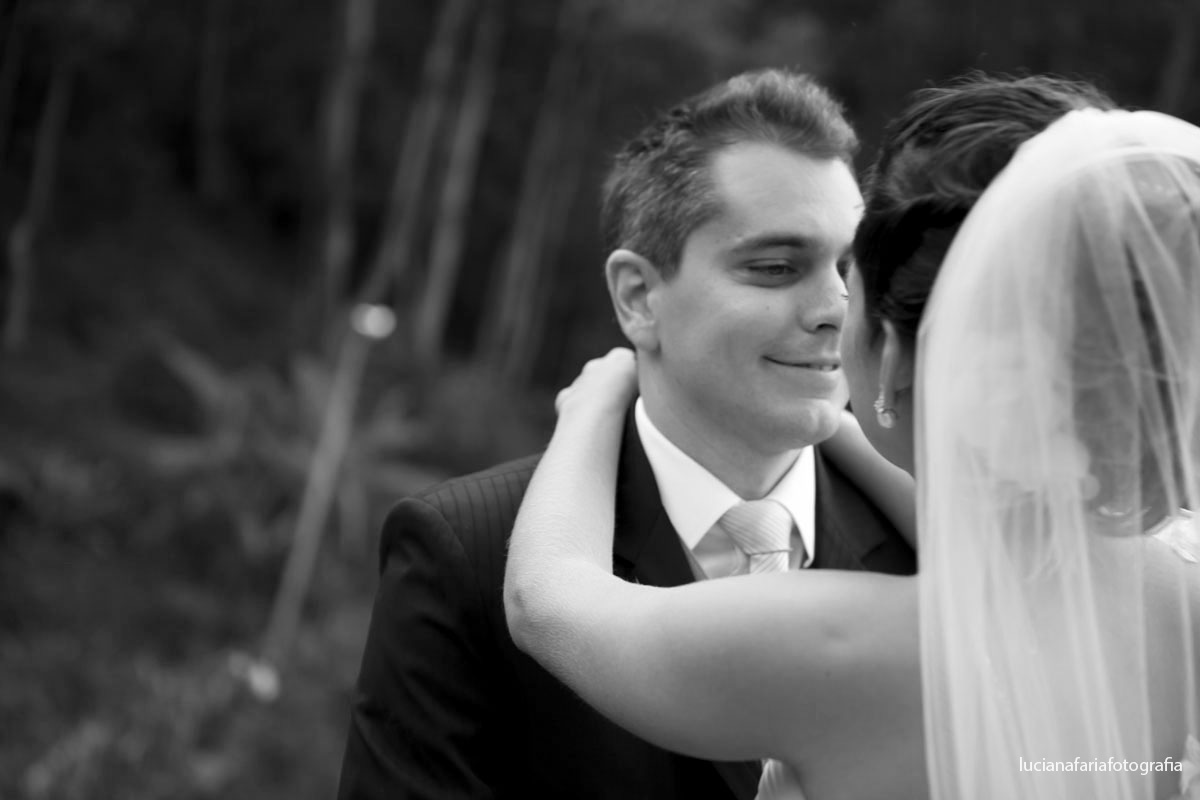 fotos externas, casados, fotos dos noivos, pós casamento, vitoria regia, lago, bosque, canhoeira, noivos casados, momentos, vestida de noiva, véu da noiva