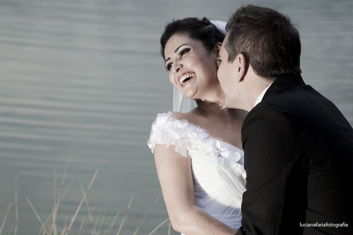 fotos externas, casados, fotos dos noivos, pós casamento, vitoria regia, lago, bosque, canhoeira, noivos casados, momentos, vestida de noiva, véu da noiva