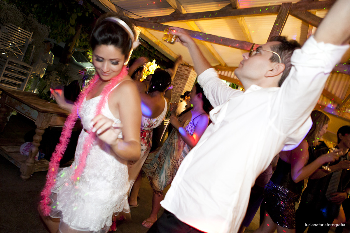 amigos do noivo, balada de casamento, festa, noivo que canta, casados, comemorar, recepção, dj, banda, musica, convidados