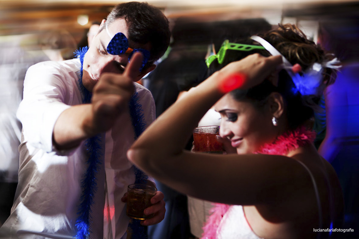 amigos do noivo, balada de casamento, festa, noivo que canta, casados, comemorar, recepção, dj, banda, musica, convidados