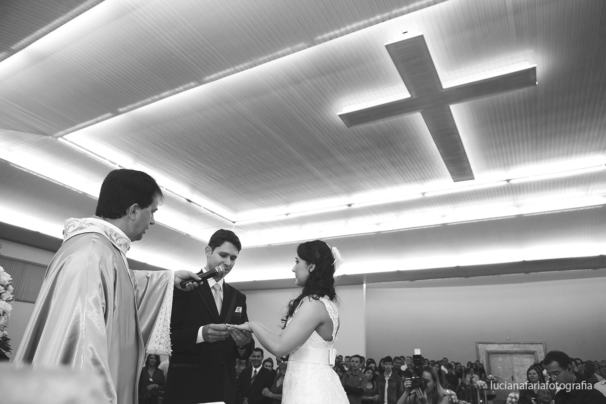 benção, alianças, traje, altar, amor, noivo, casar, noiva, decoração, chuva no casamento, cerimônia, religioso