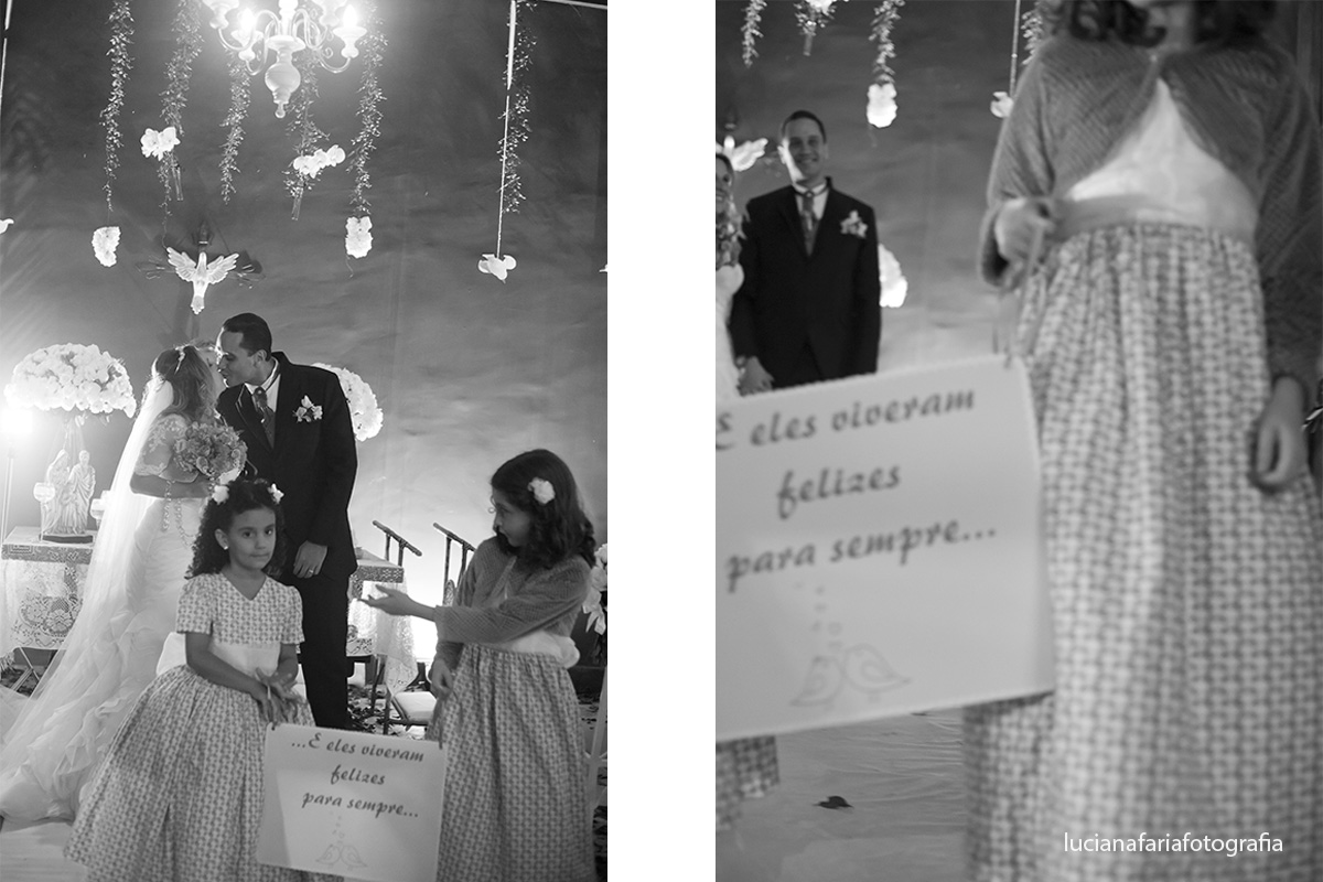 saída dos noivos, casados, cabelo solto, noiva, tiara, mantilha, benção do padre, cerimônia, religioso, emoção, vestida de noiva, wedding, casamento, casar no salão, decoração, cerimonial, dami