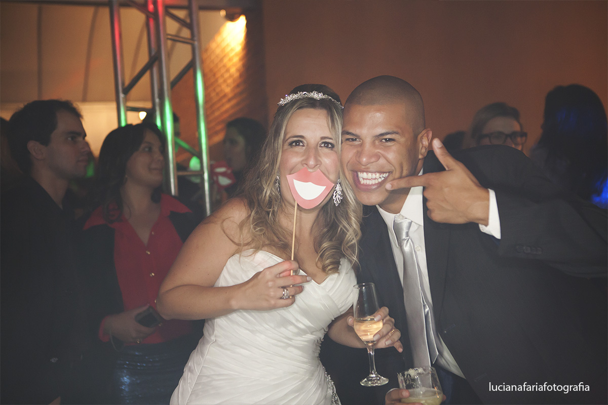 boca, enfeites, noivo, amigos do noivo, festa, banda, dança, luz, iluminação da festa, recepção, dança