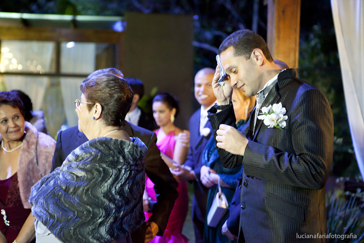 decoração, cerimonial, noivo, lapela, flor na lapela, terno, cinza, casamento, chegou o dia, casal, noivo feliz, esperando a noiva, ansioso