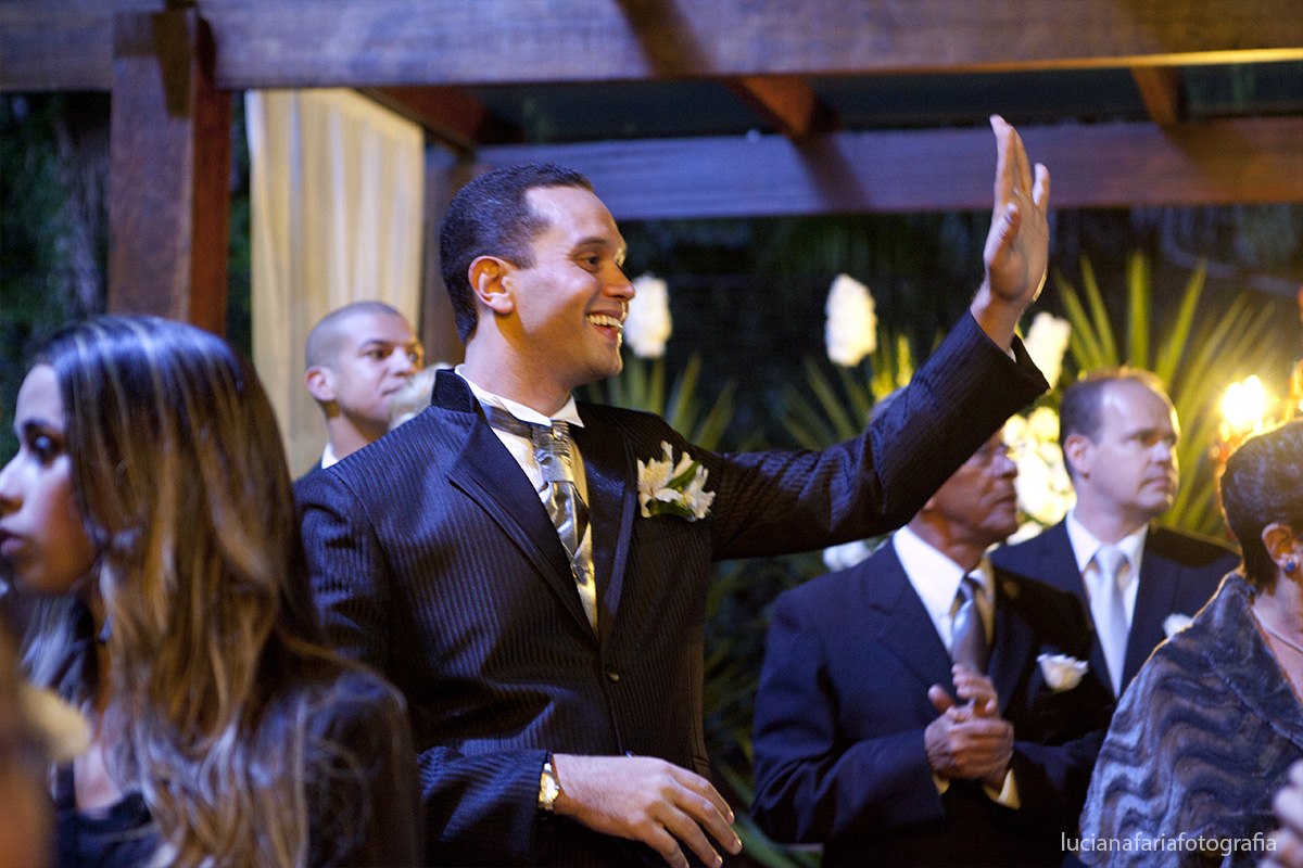 decoração, cerimonial, noivo, lapela, flor na lapela, terno, cinza, casamento, chegou o dia, casal, noivo feliz, esperando a noiva